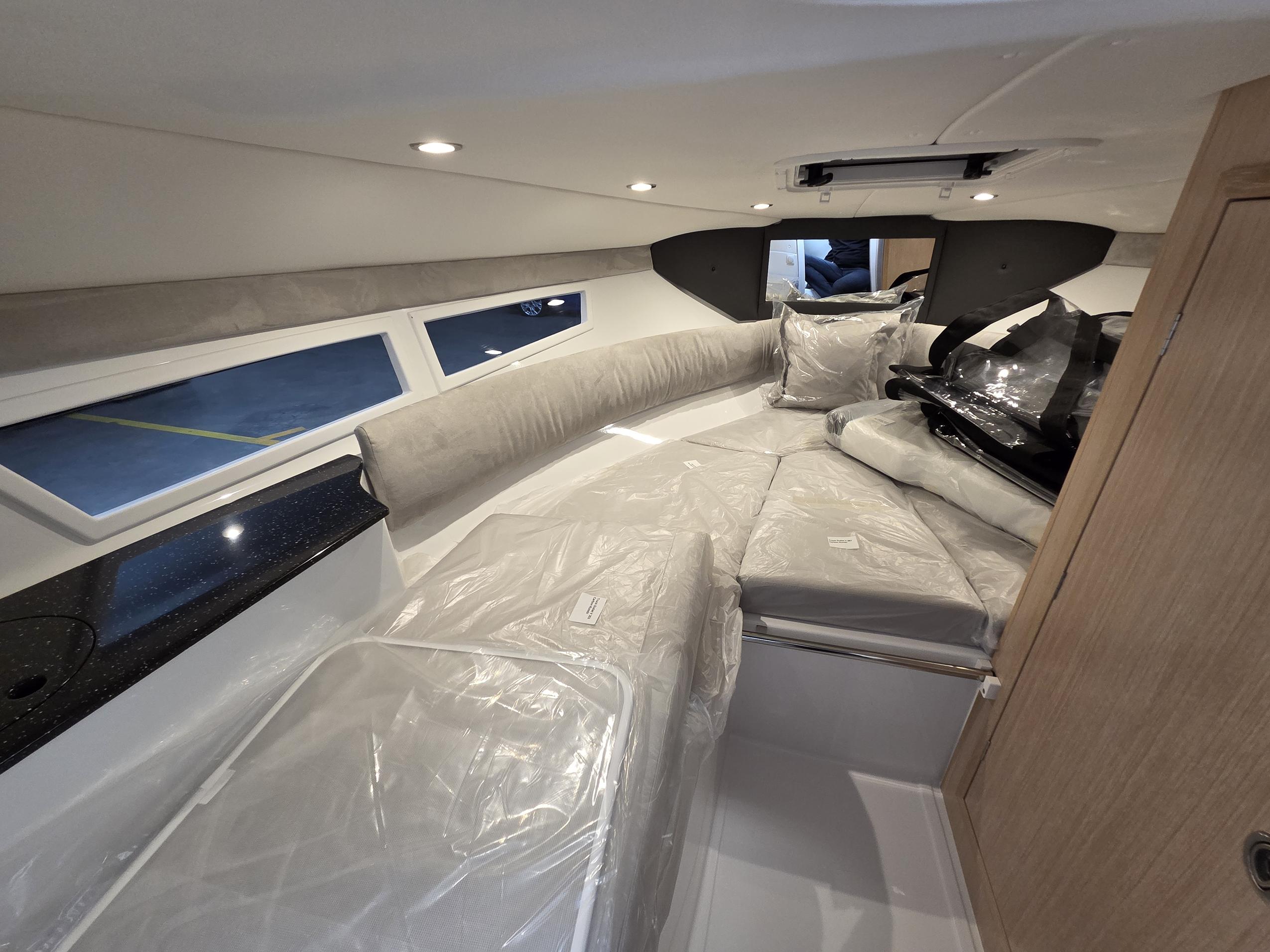 VIPER V263 Day Cruiser Volvo Penta 350HP 2025 - obrazek 11