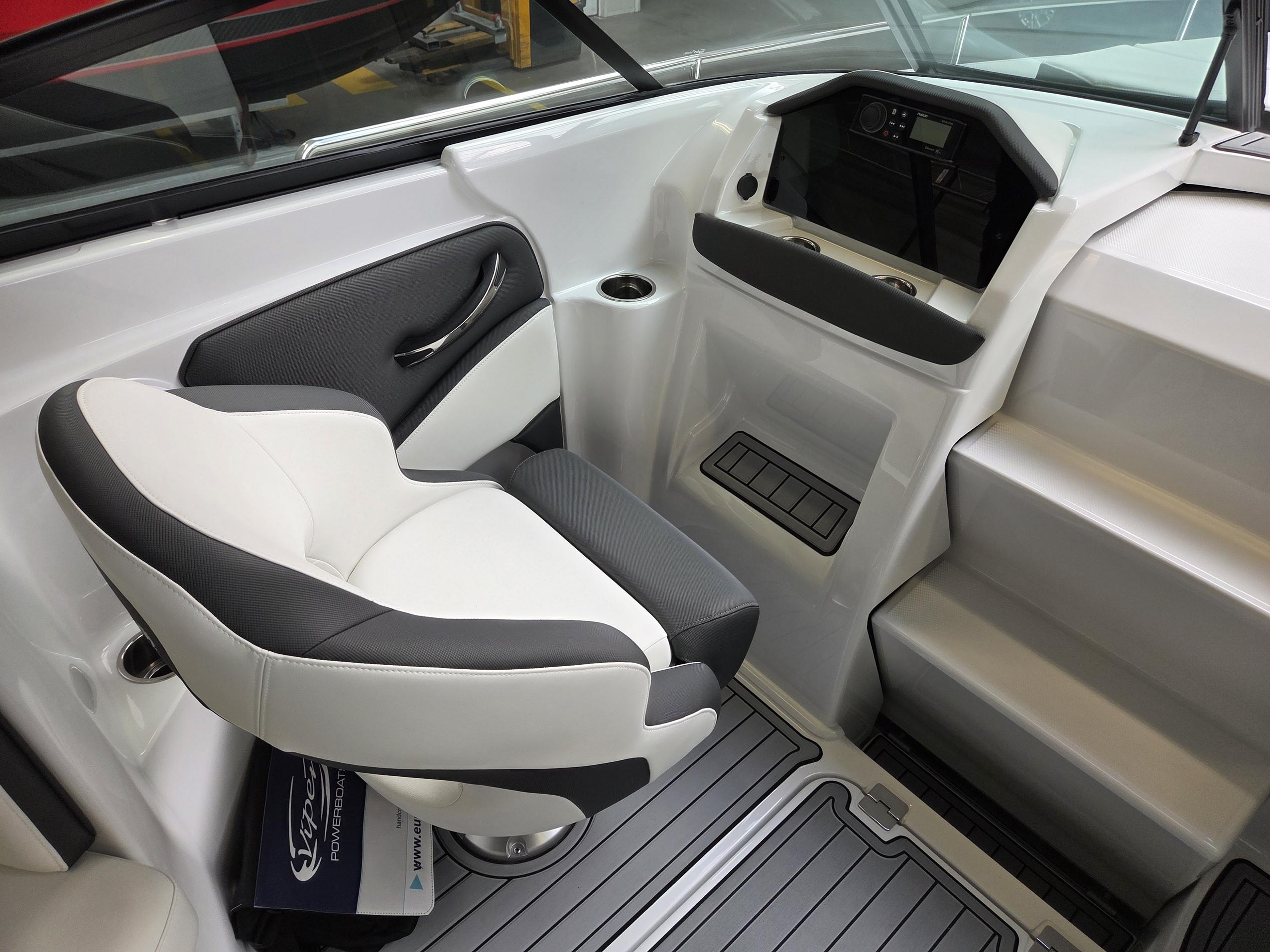 VIPER V263 Day Cruiser Volvo Penta 350HP 2025 - obrazek 16