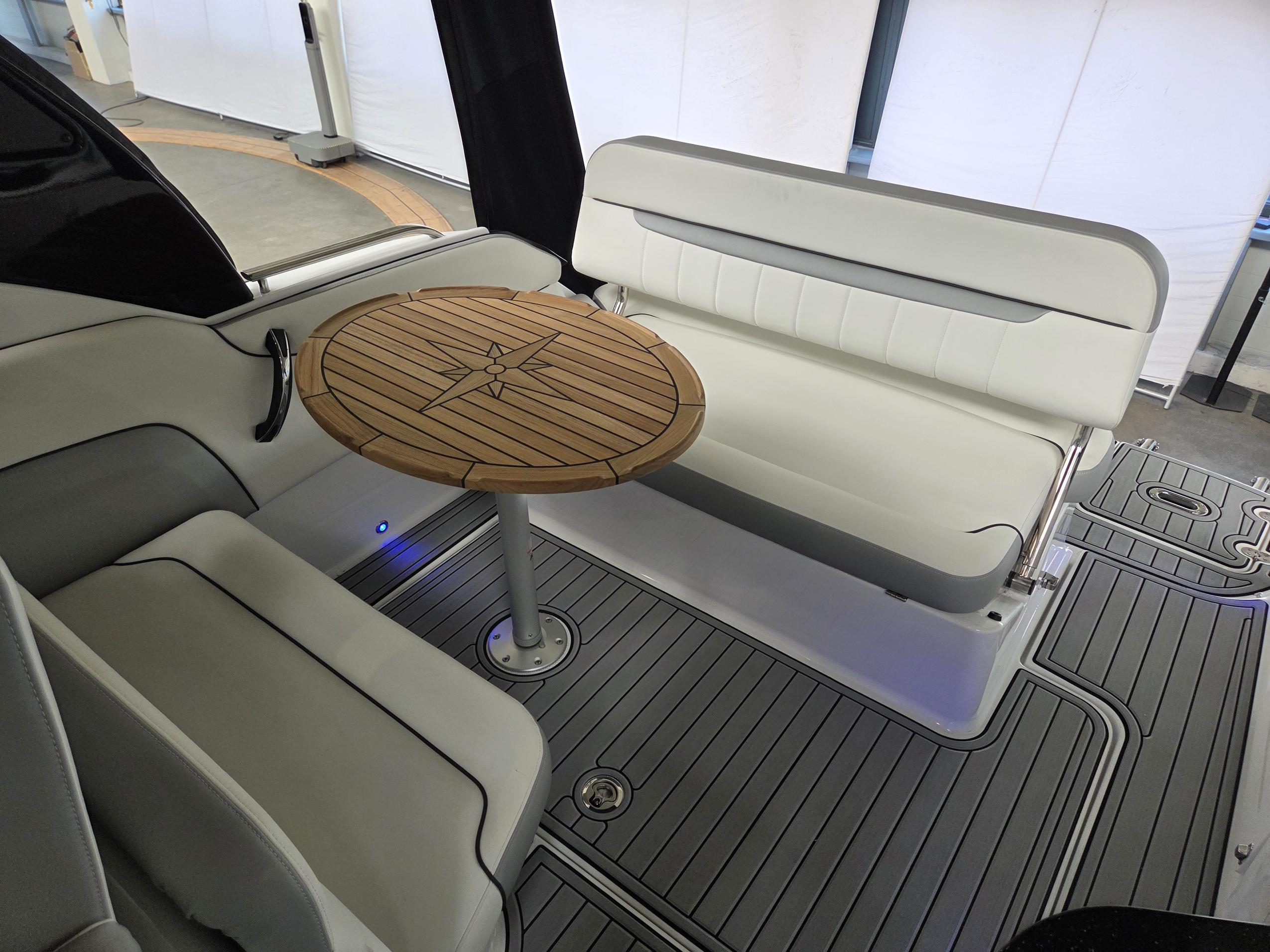 VIPER V263 Day Cruiser Volvo Penta 350HP - obrazek 13