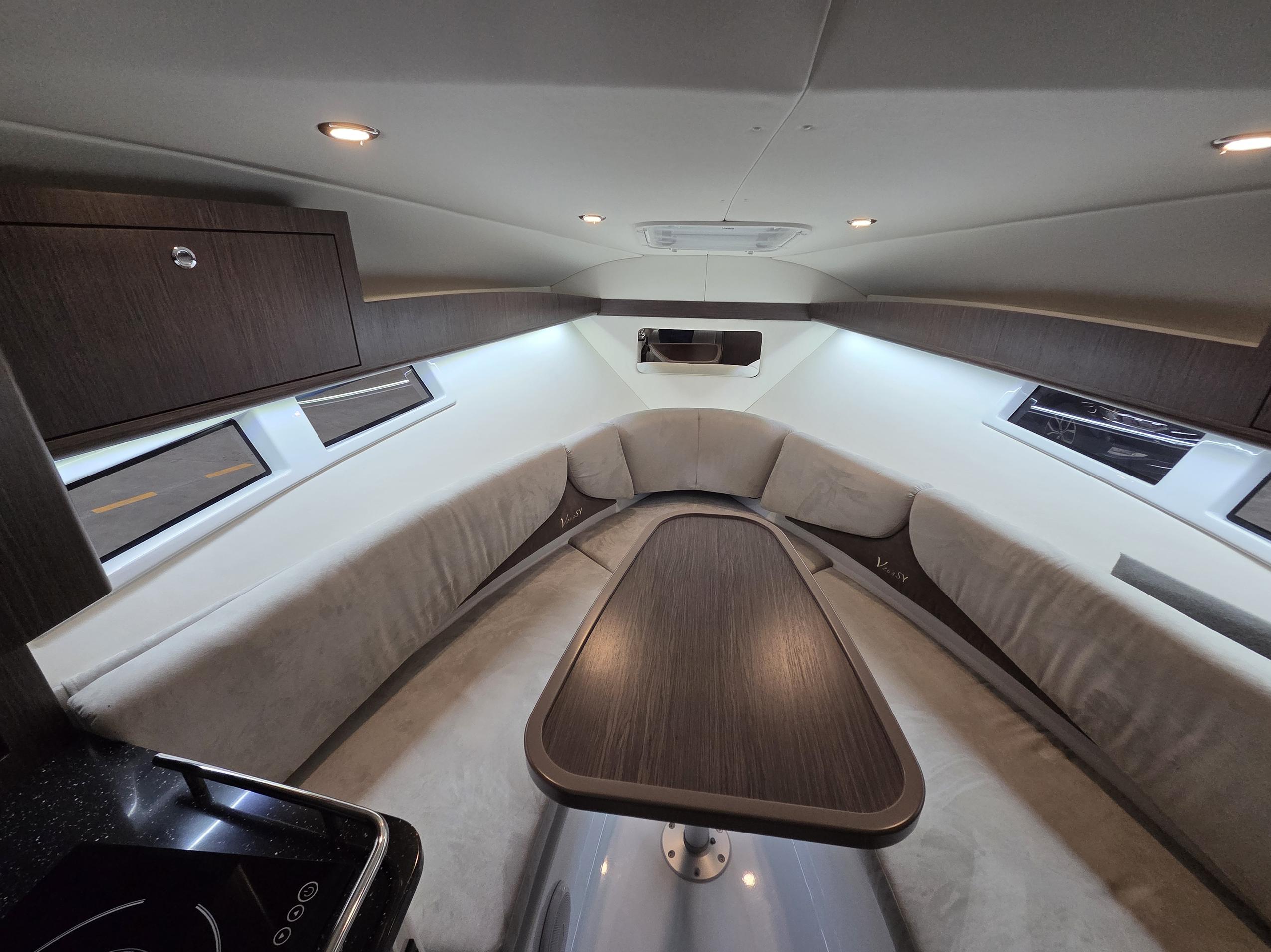 VIPER V263 Day Cruiser Volvo Penta 350HP - obrazek 15