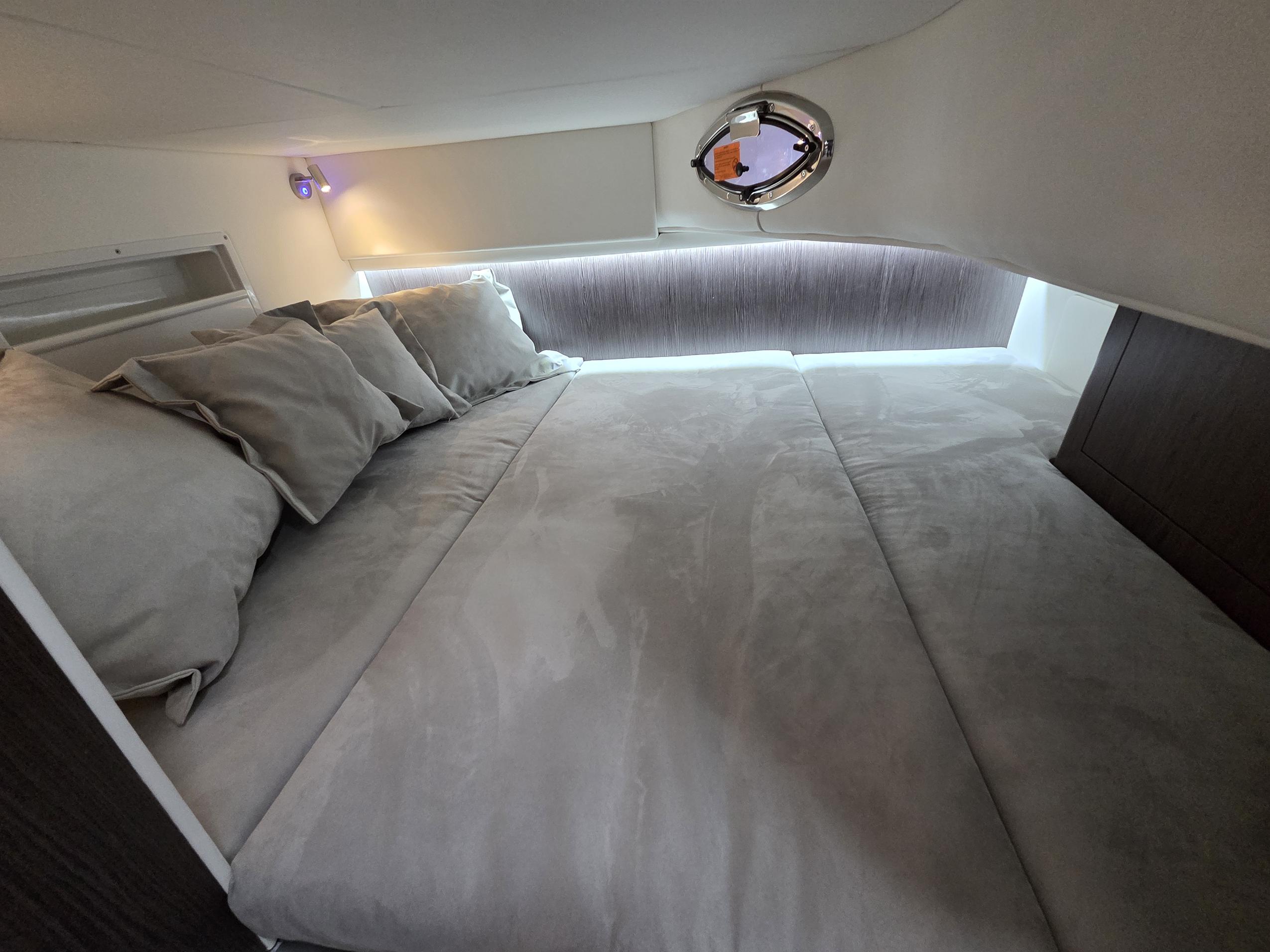 VIPER V263 Day Cruiser Volvo Penta 350HP - obrazek 17