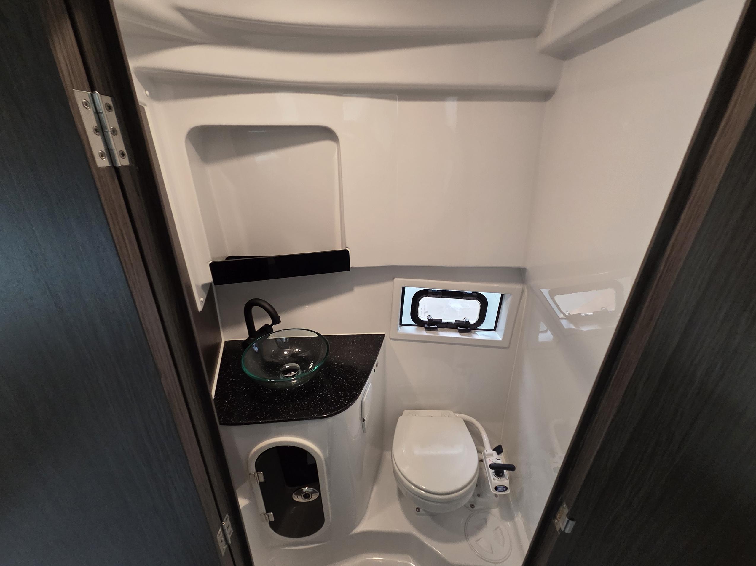 VIPER V263 Day Cruiser Volvo Penta 350HP - obrazek 18