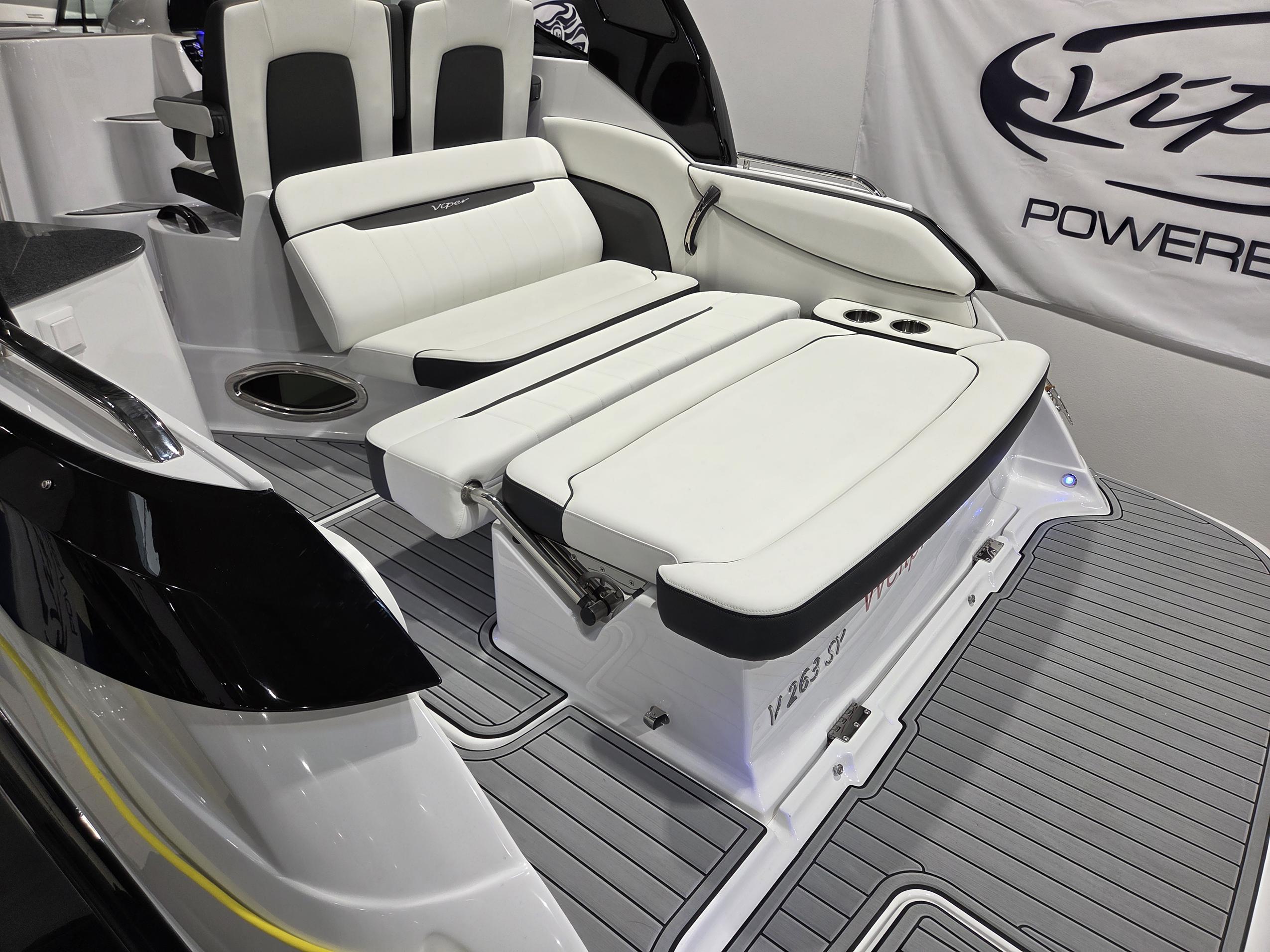 VIPER V263 Day Cruiser Volvo Penta 350HP - obrazek 5