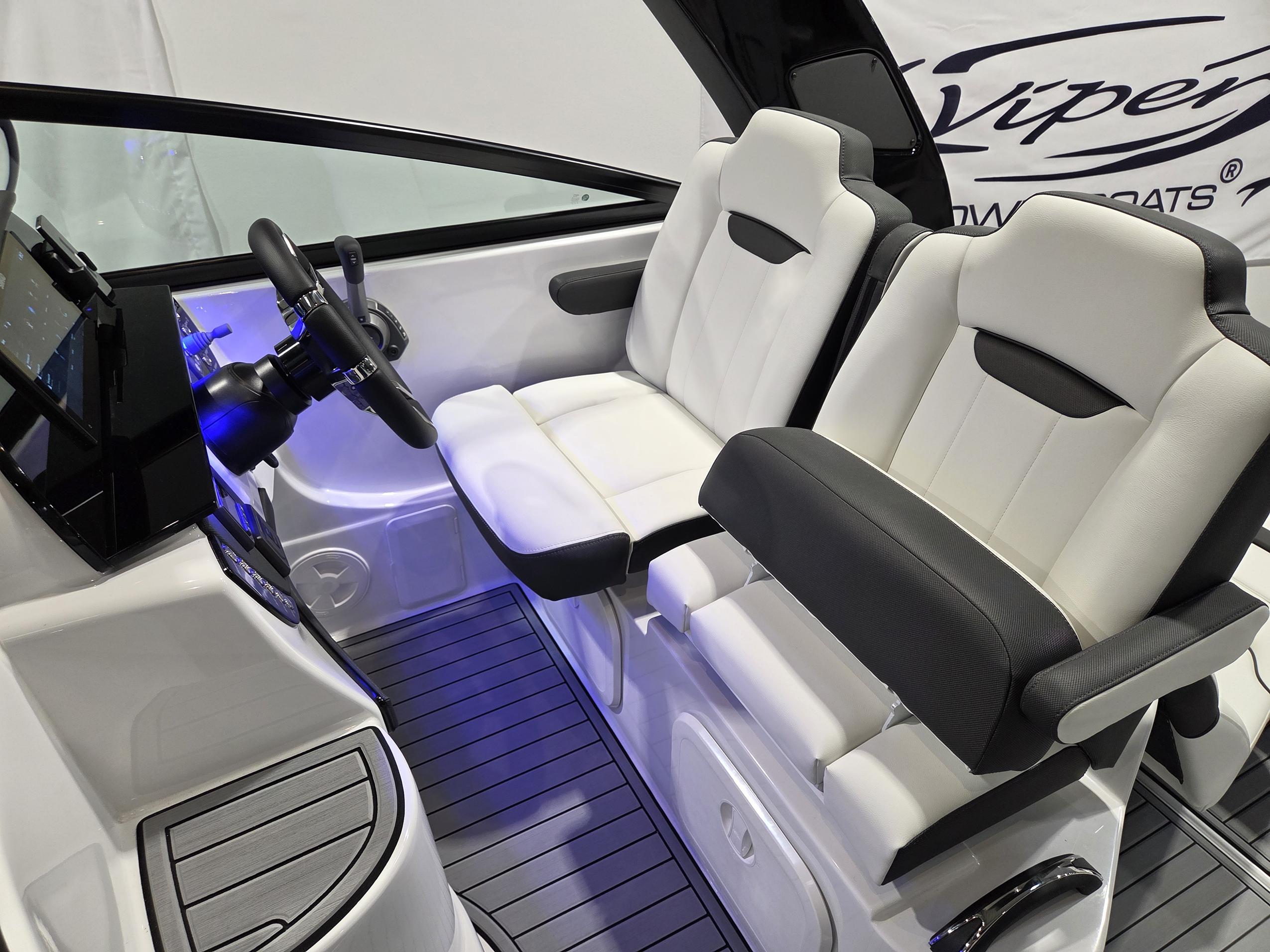 VIPER V263 Day Cruiser Volvo Penta 350HP - obrazek 8