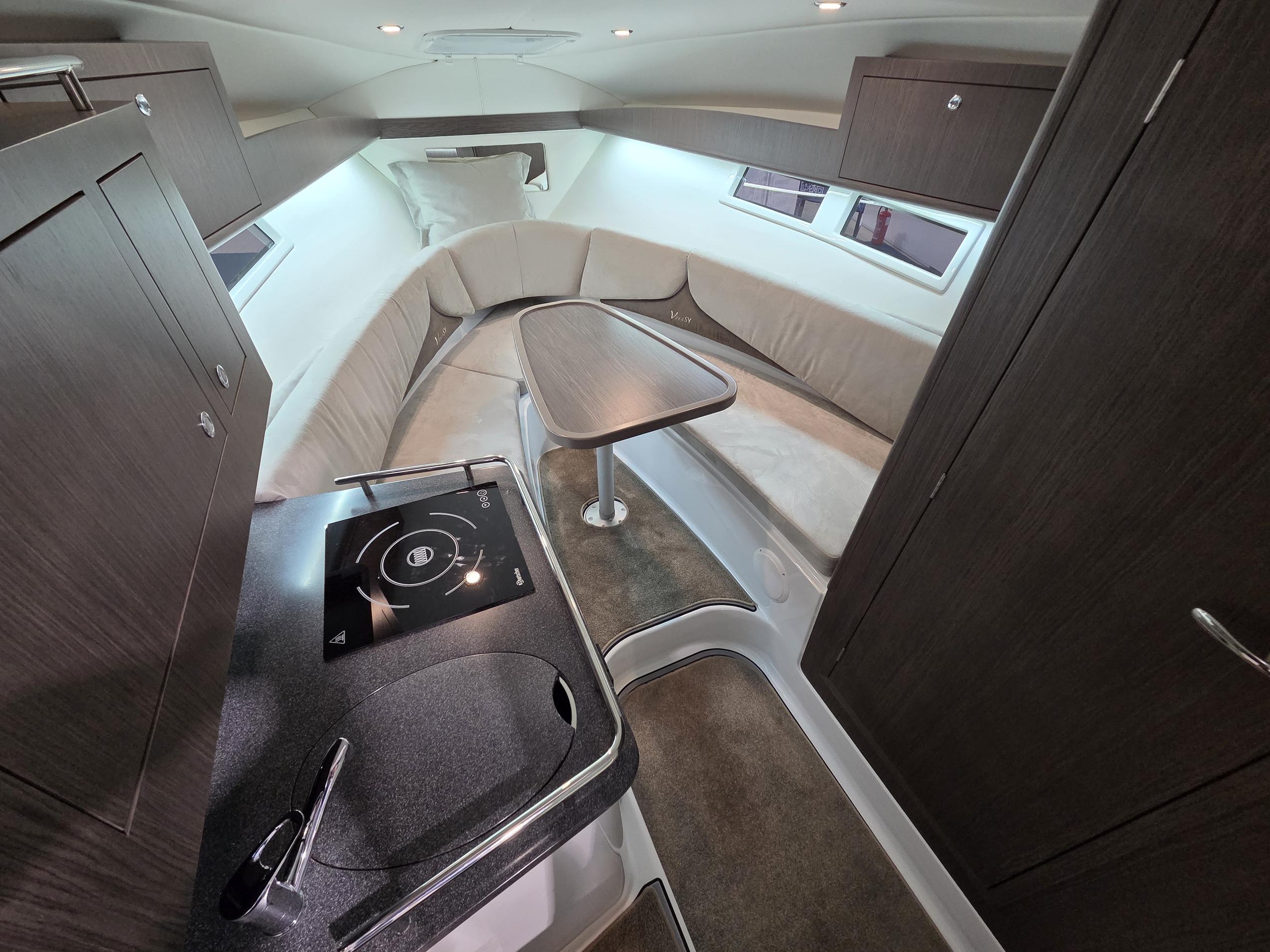 VIPER V263 Day Cruiser Volvo Penta 350HP - obrazek 11