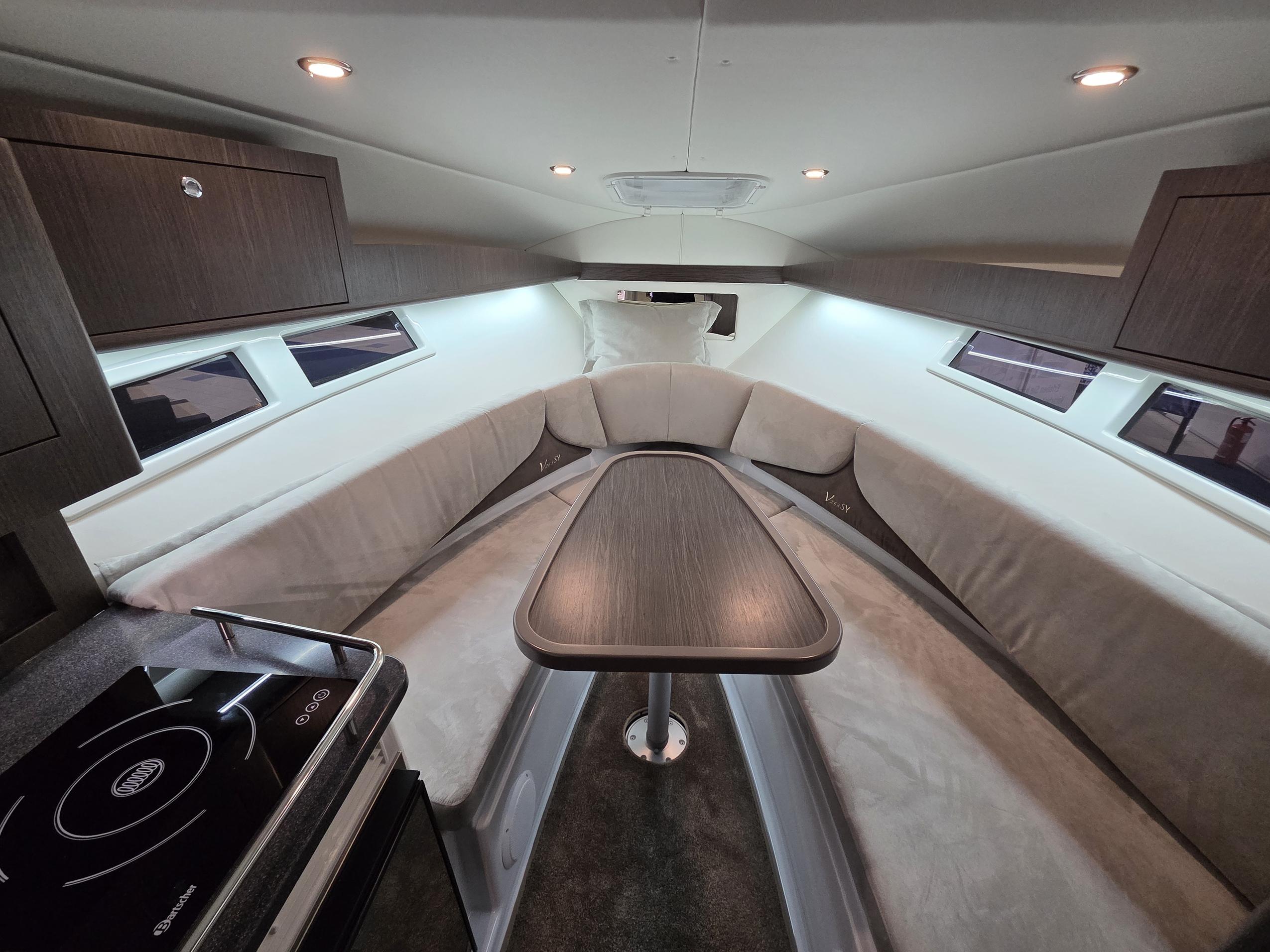 VIPER V263 Day Cruiser Volvo Penta 350HP - obrazek 12