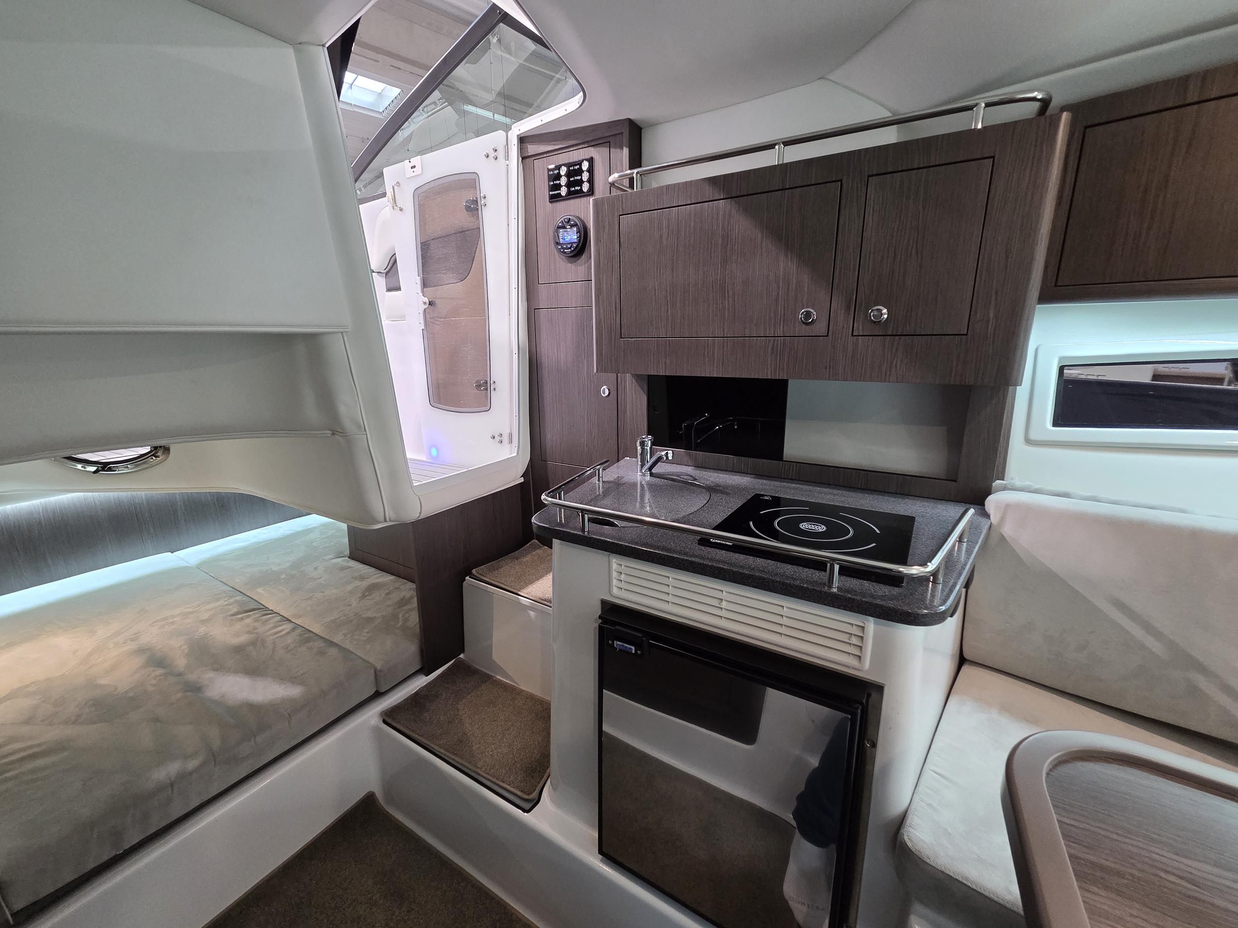 VIPER V263 Day Cruiser Volvo Penta 350HP - obrazek 13