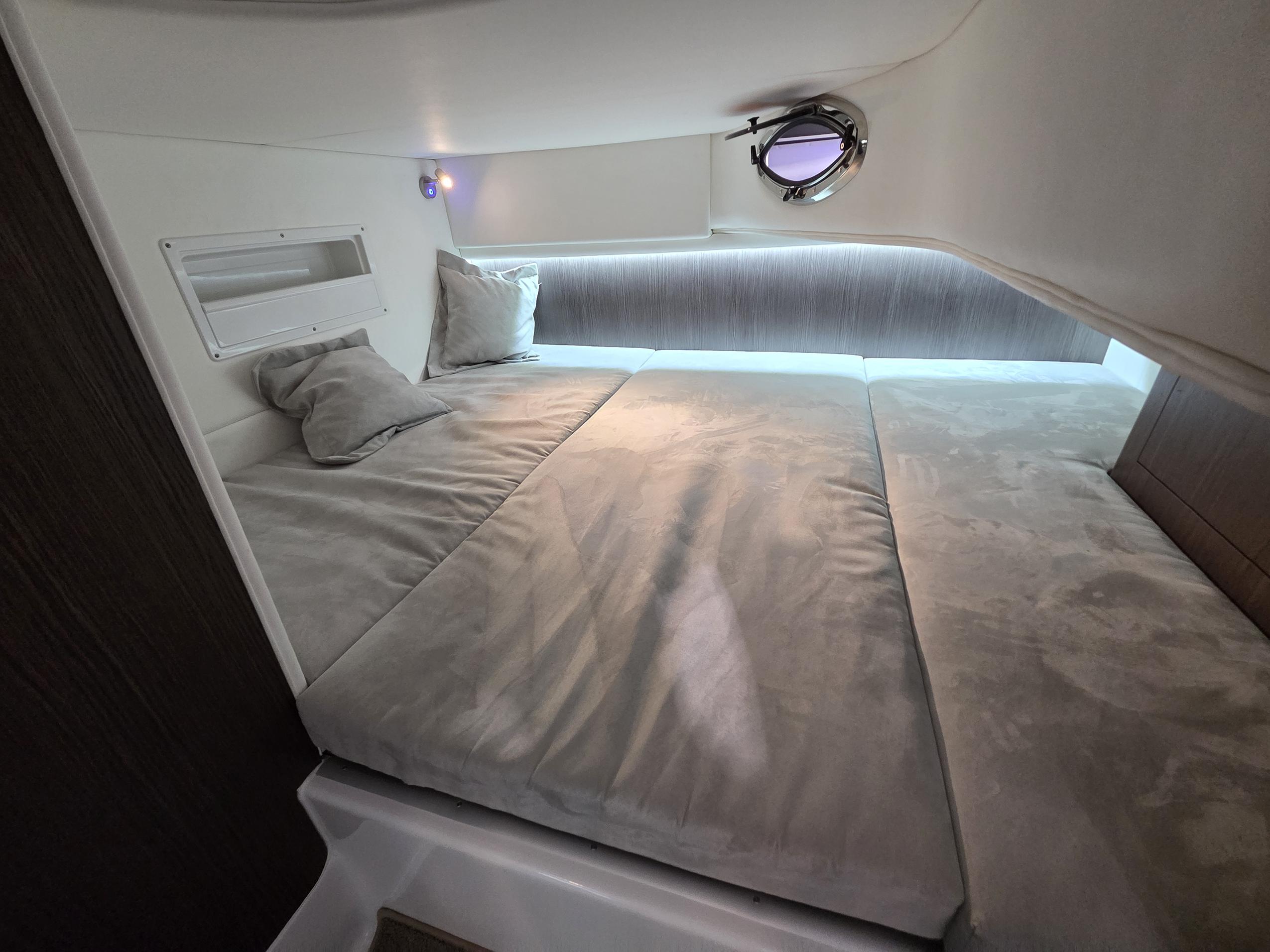 VIPER V263 Day Cruiser Volvo Penta 350HP - obrazek 14