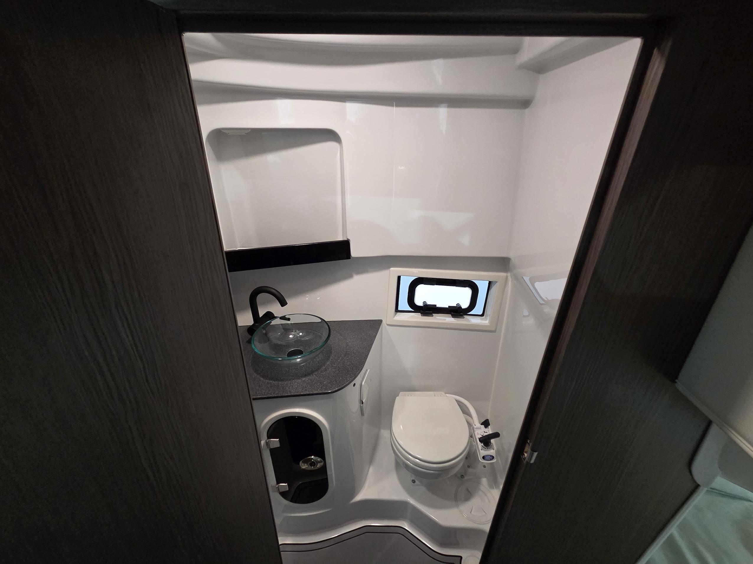 VIPER V263 Day Cruiser Volvo Penta 350HP - obrazek 15