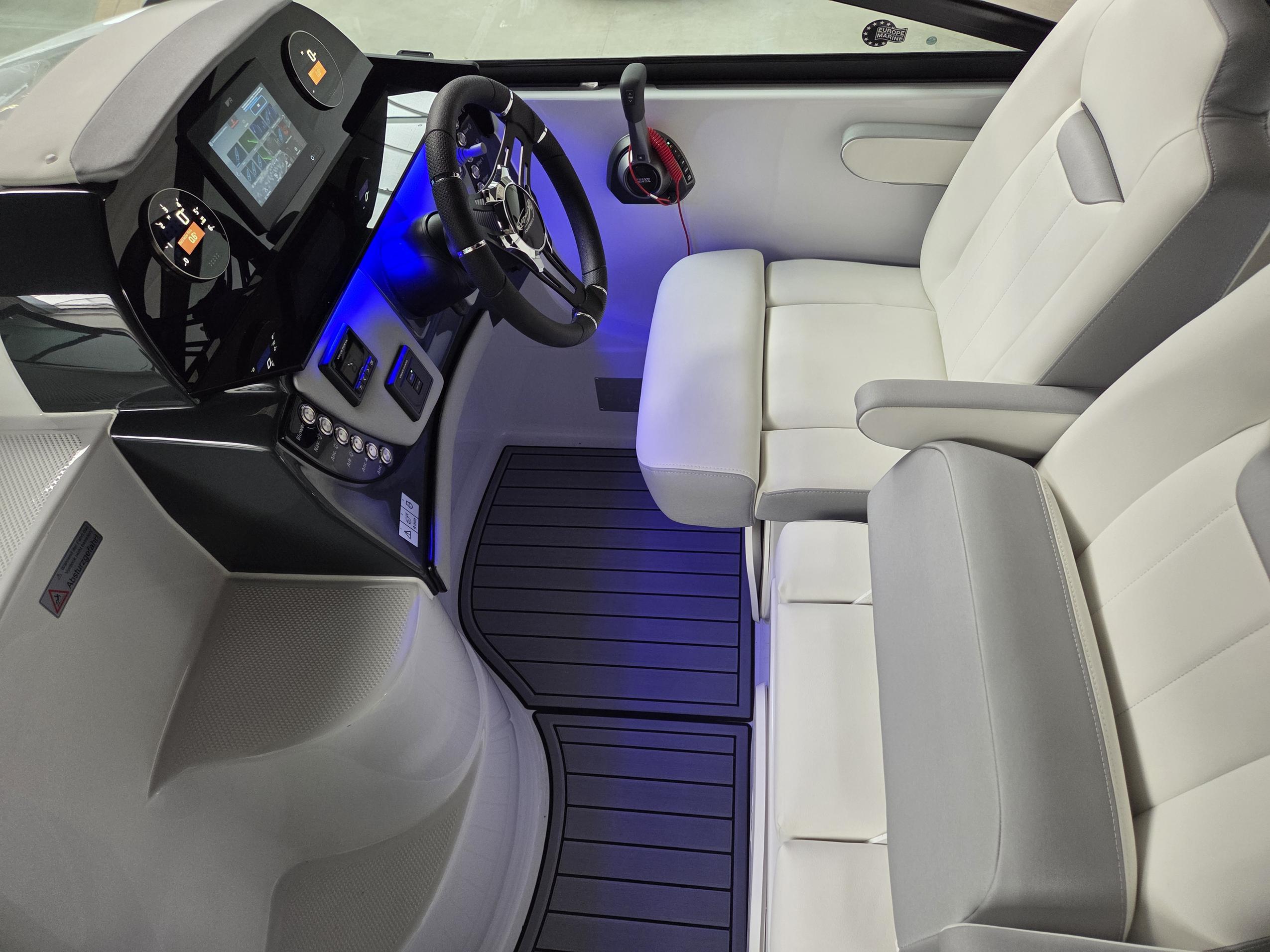 VIPER V263 Day Cruiser Volvo Penta 350HP - obrazek 10