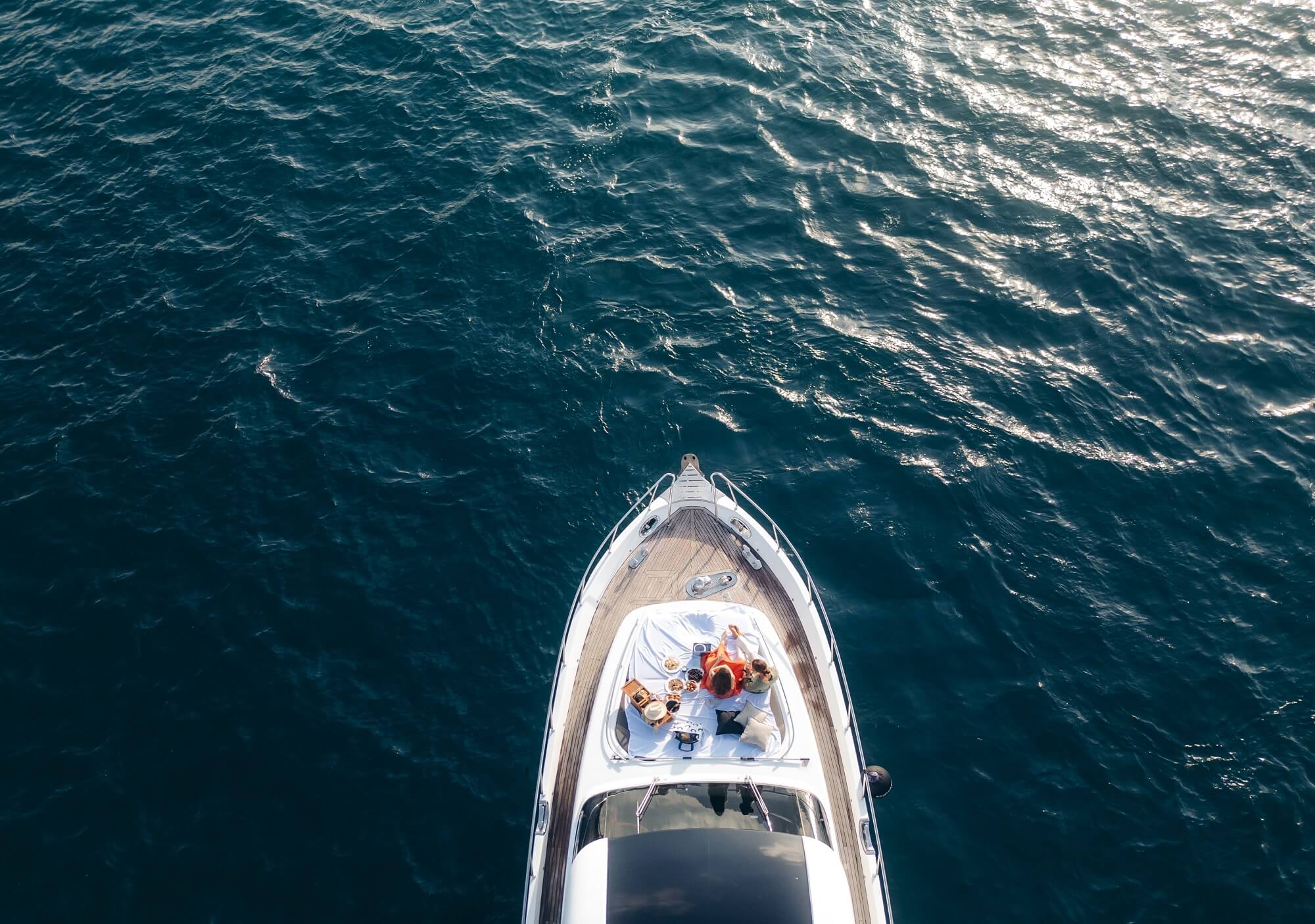 Jak dobrać jacht do liczby pasażerów i stylu pływania
