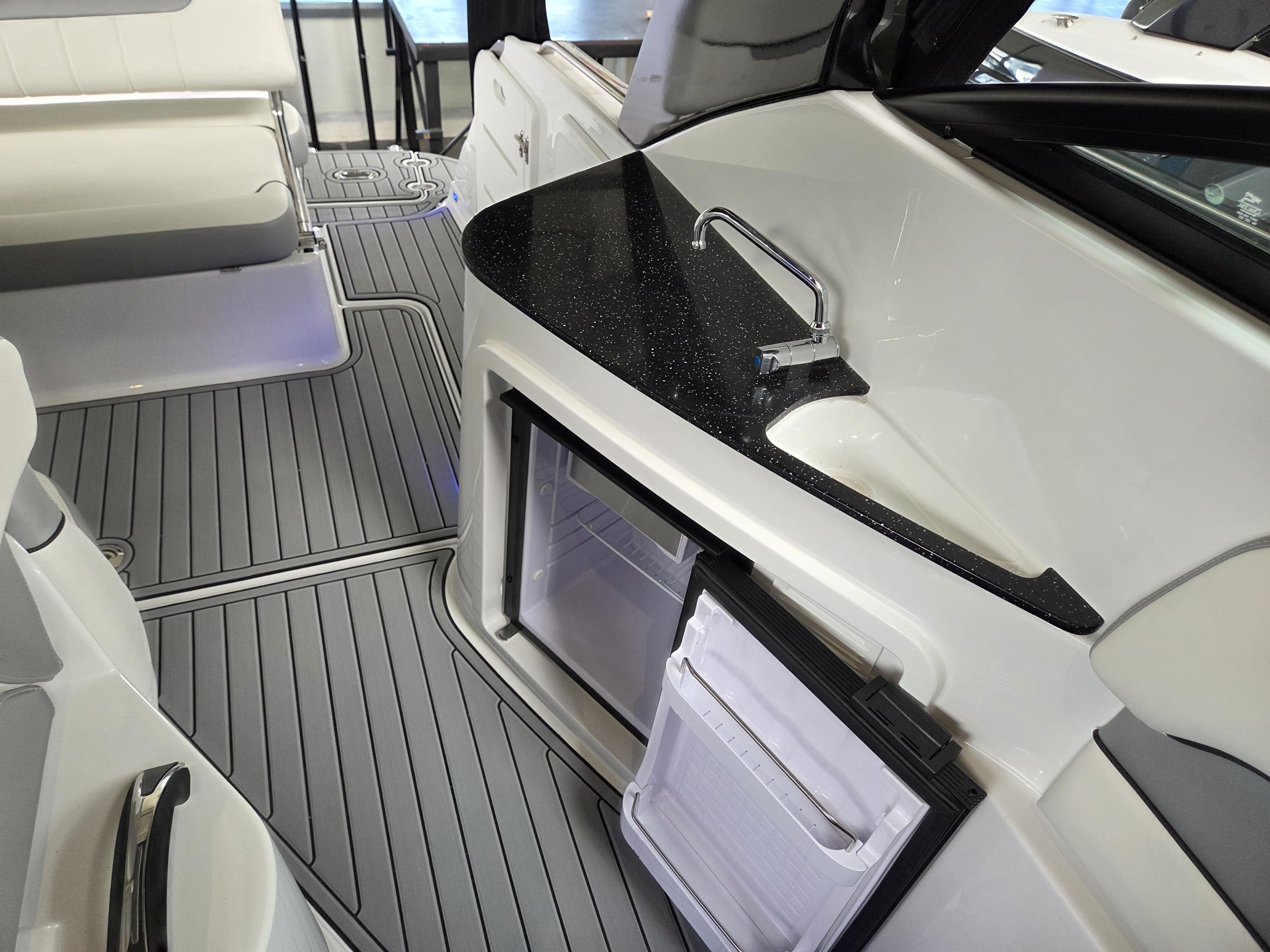 VIPER V263 Day Cruiser Volvo Penta 350HP - obrazek 11