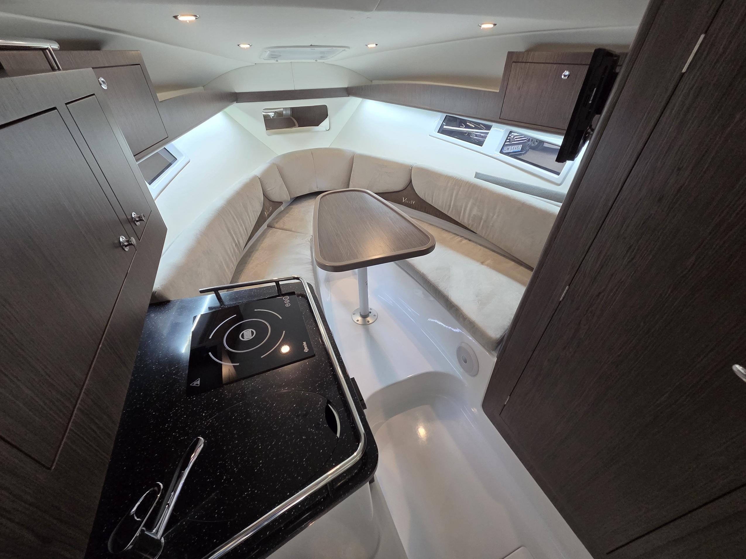 VIPER V263 Day Cruiser Volvo Penta 350HP - obrazek 13