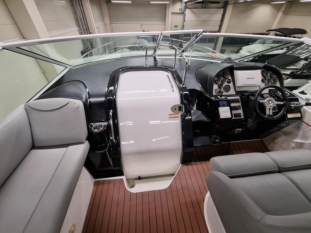 Cruiser Yacht 330Express - obrazek 9