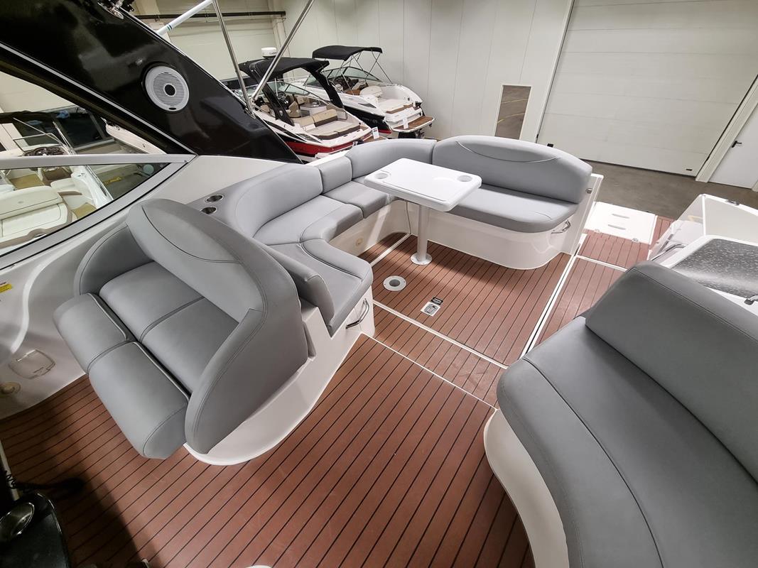 Cruiser Yacht 330Express - obrazek 11