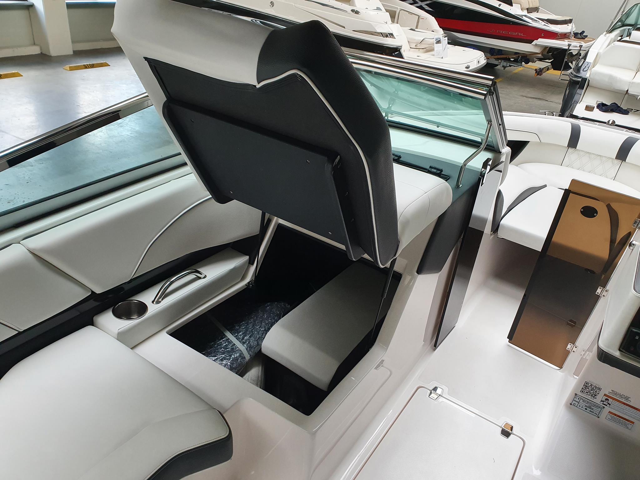 REGAL 2300 Bowrider - obrazek 12
