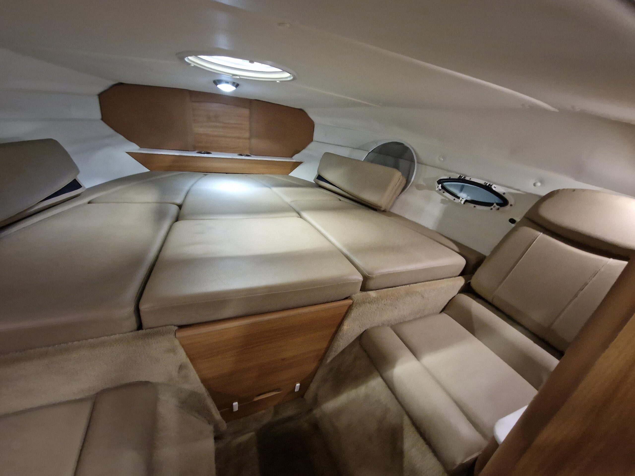 RINKER Cuddy Volvo Penta V8 270KM - obrazek 8