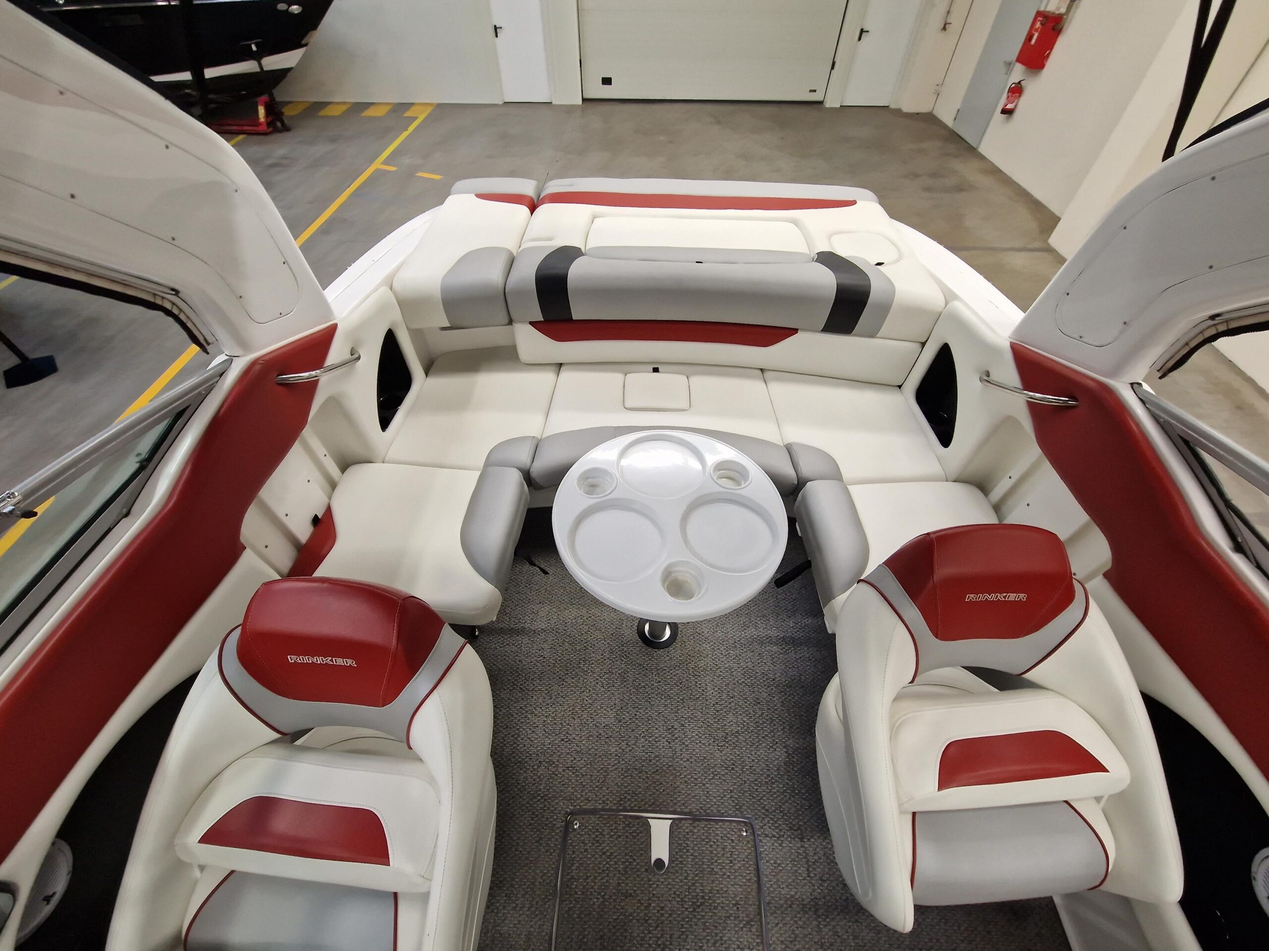 RINKER Cuddy Volvo Penta V8 270KM - obrazek 15