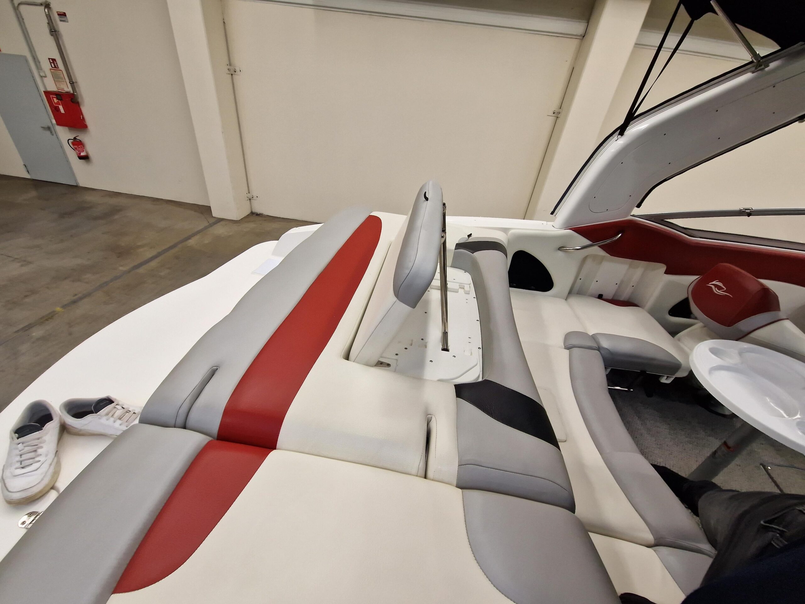 RINKER Cuddy Volvo Penta V8 270KM - obrazek 16