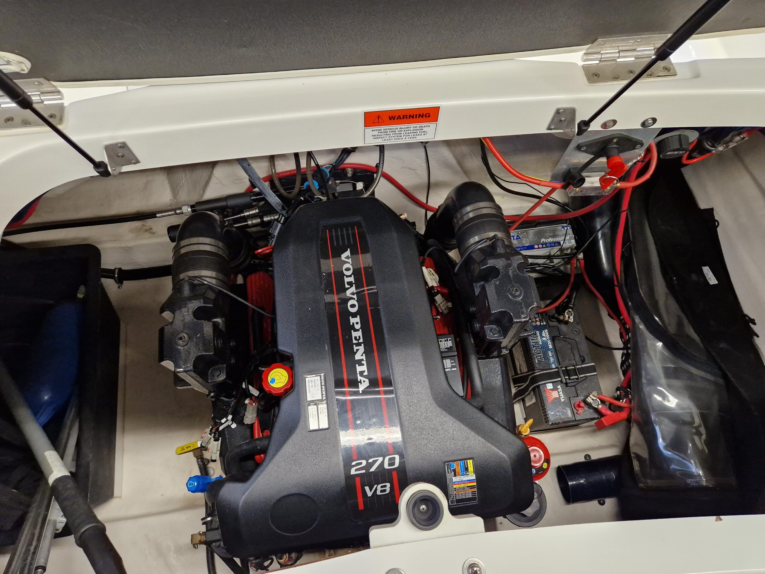 RINKER Cuddy Volvo Penta V8 270KM - obrazek 17