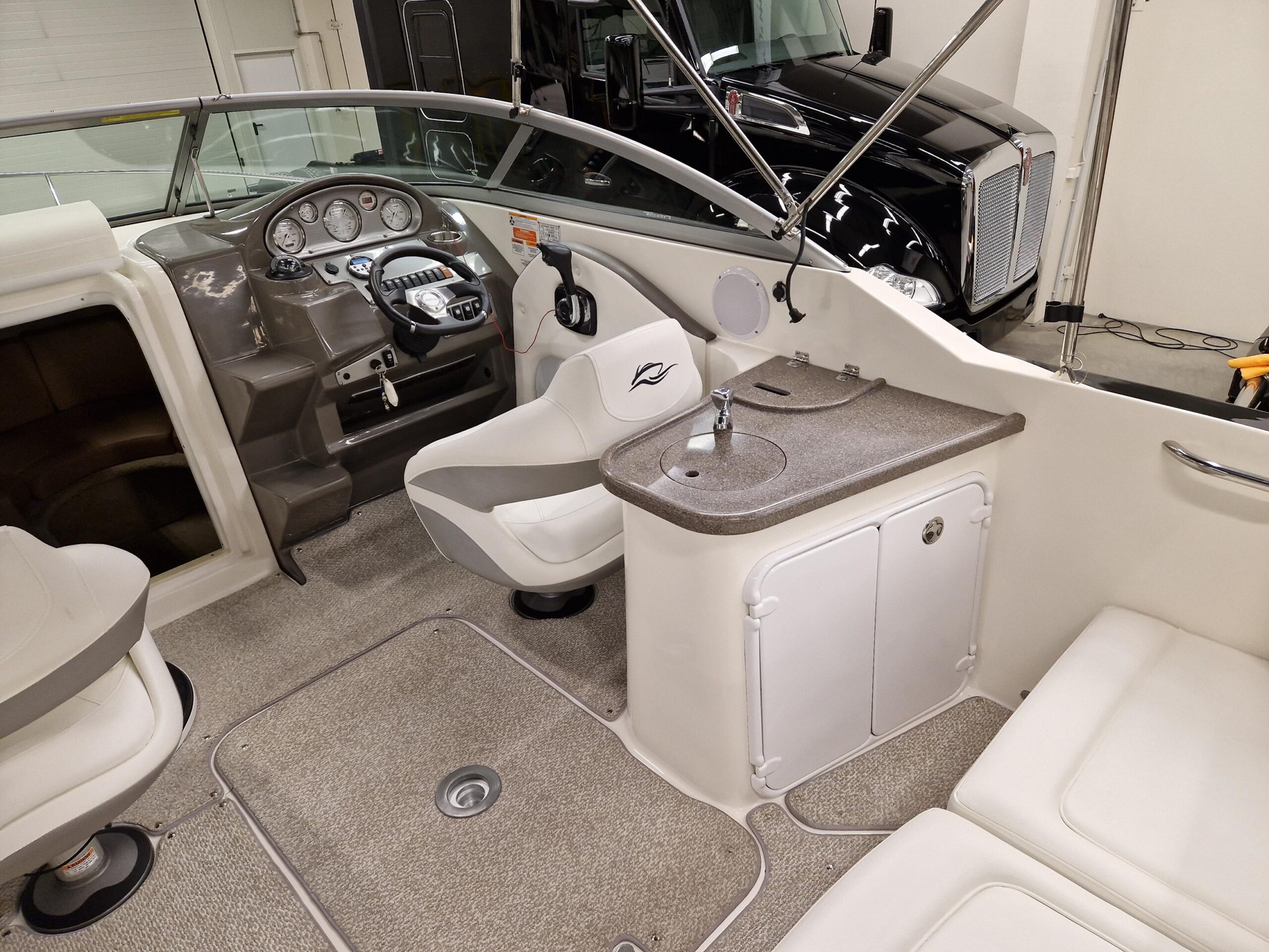 Rinker 230 CUDDY Volvo Penta 2012 - obrazek 11