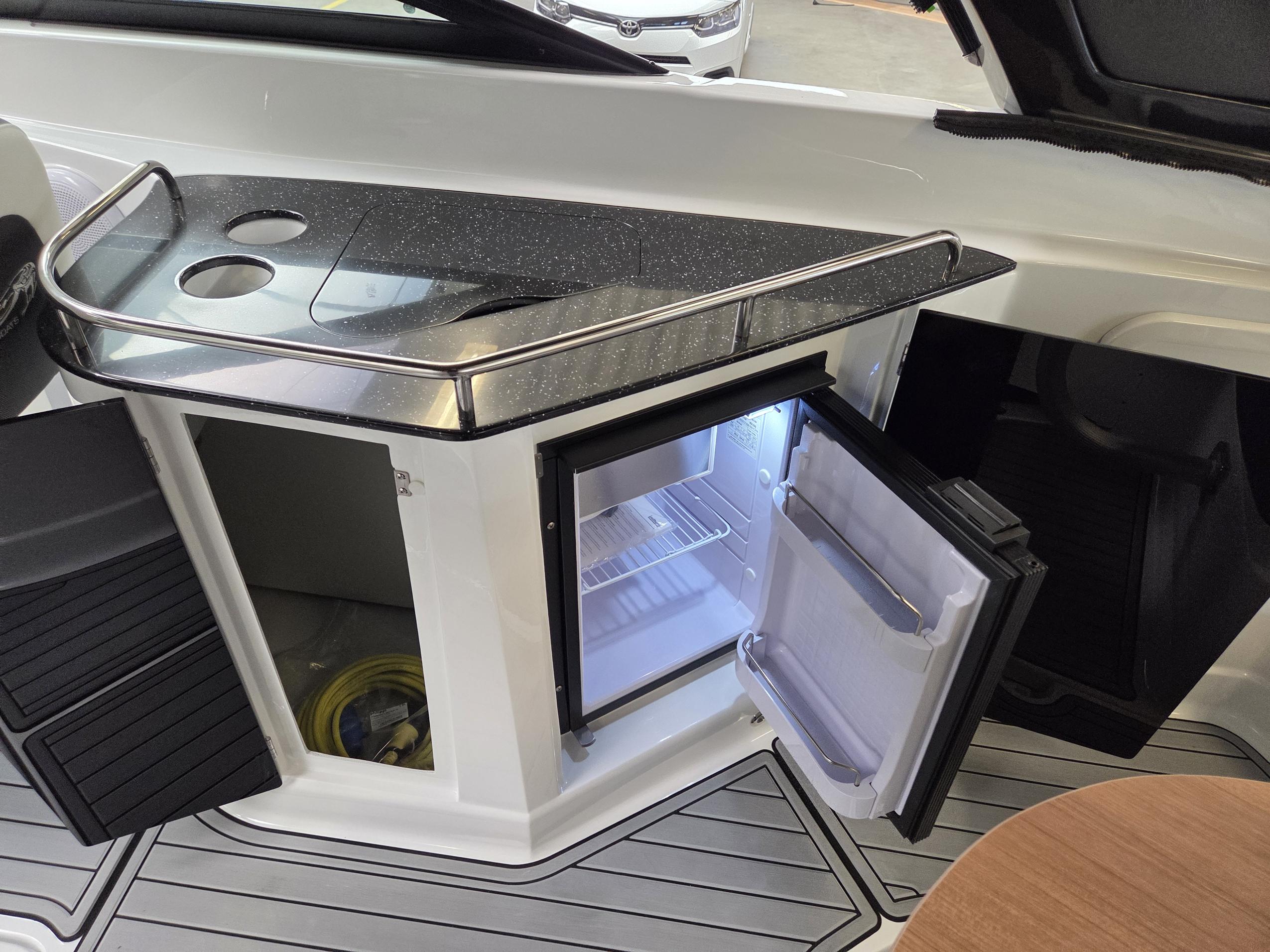 VIPER V263 Day Cruiser Volvo Penta 350HP 2025 - obrazek 13