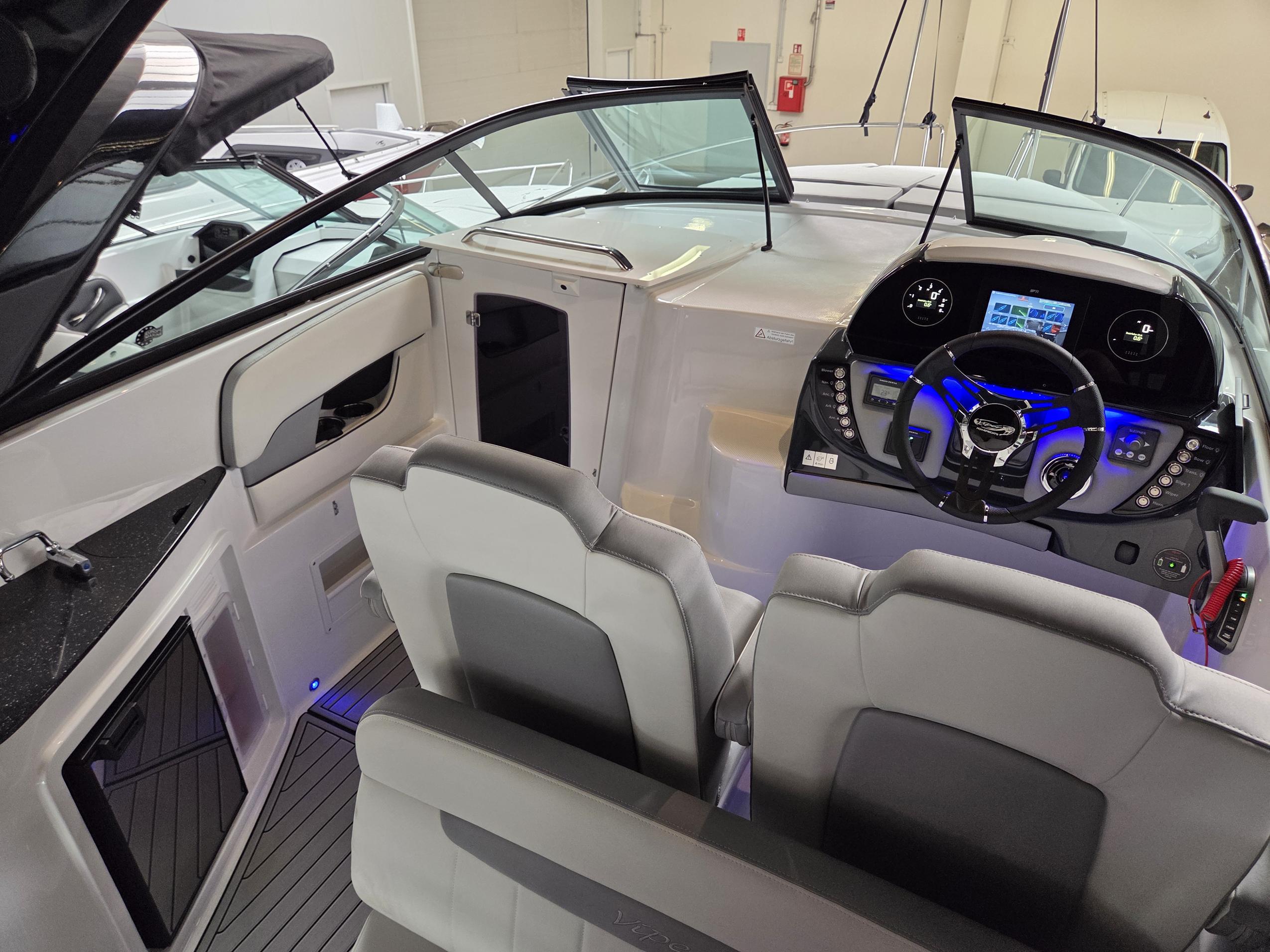 VIPER V263 Day Cruiser Volvo Penta 350HP - obrazek 7