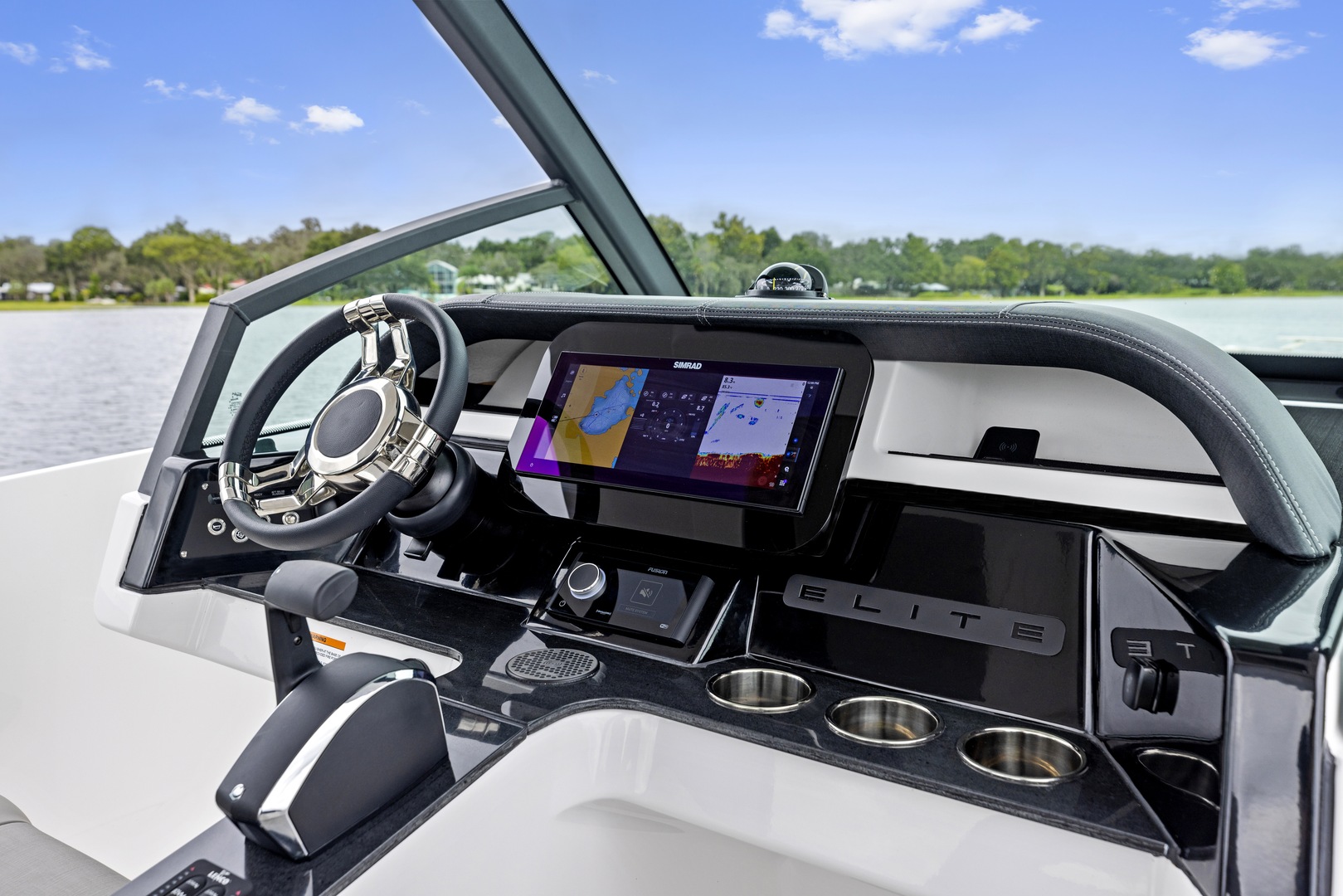 MONTEREY Elite 27 SD Nowy model, nowa koncepcja łodzi - obrazek 4