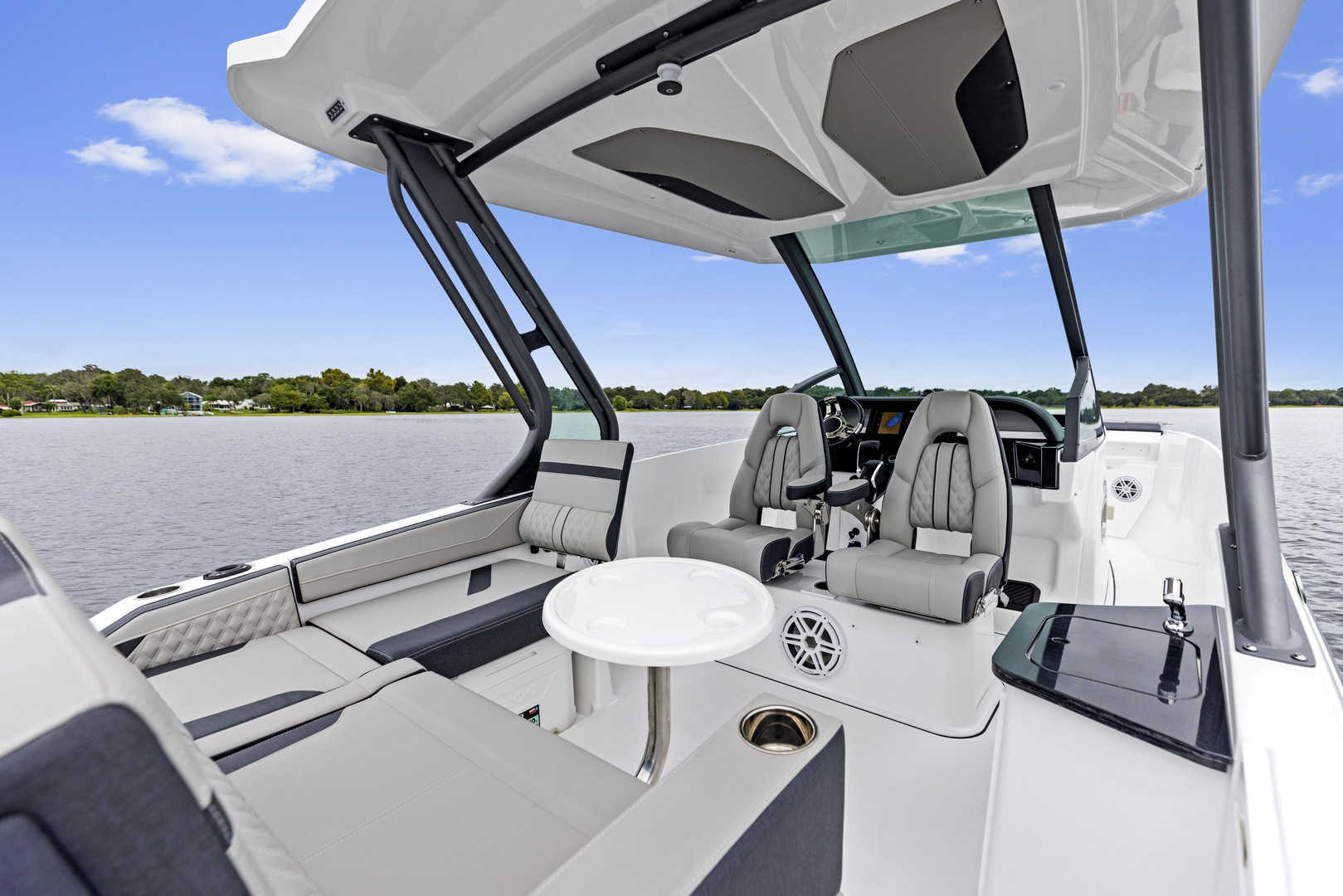 MONTEREY Elite 27 SD Nowy model, nowa koncepcja łodzi - obrazek 6