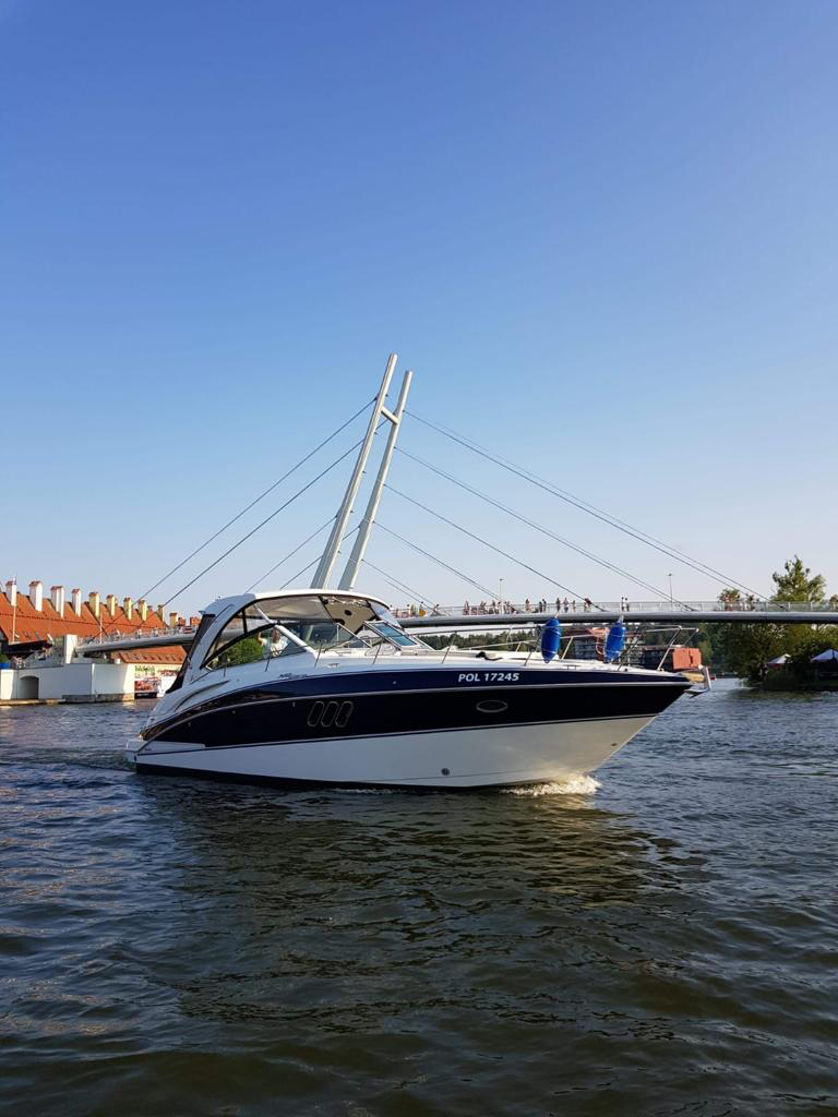 CRUISERS YACHTS 360 Express Cruiser 860HP - obrazek 2
